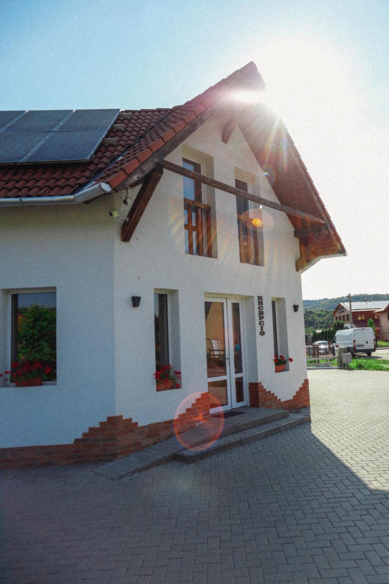 Megnyugtat-Lak Apartmanhaz Demjén Eksteriør billede